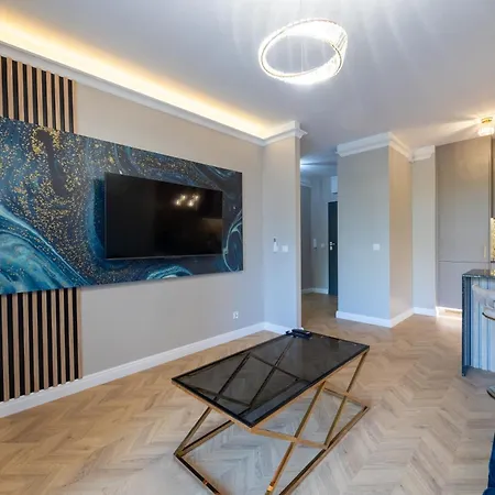 Golden Park Apartment *