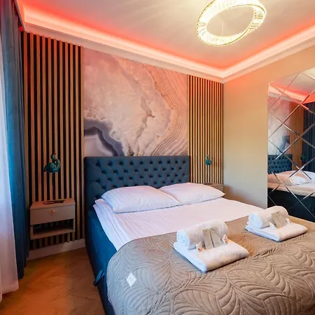 Golden Park Apartment